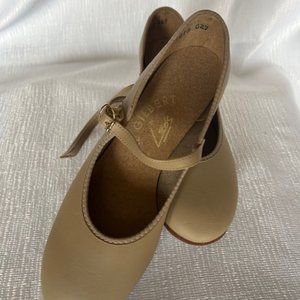 Girls Leo Tan Dance Tap Shoes Used, Size 3.5 Medium